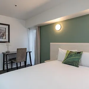 Mercure And 3* Веллингтон
