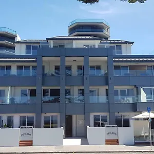 Pavilion Beachfront Апарт-отель