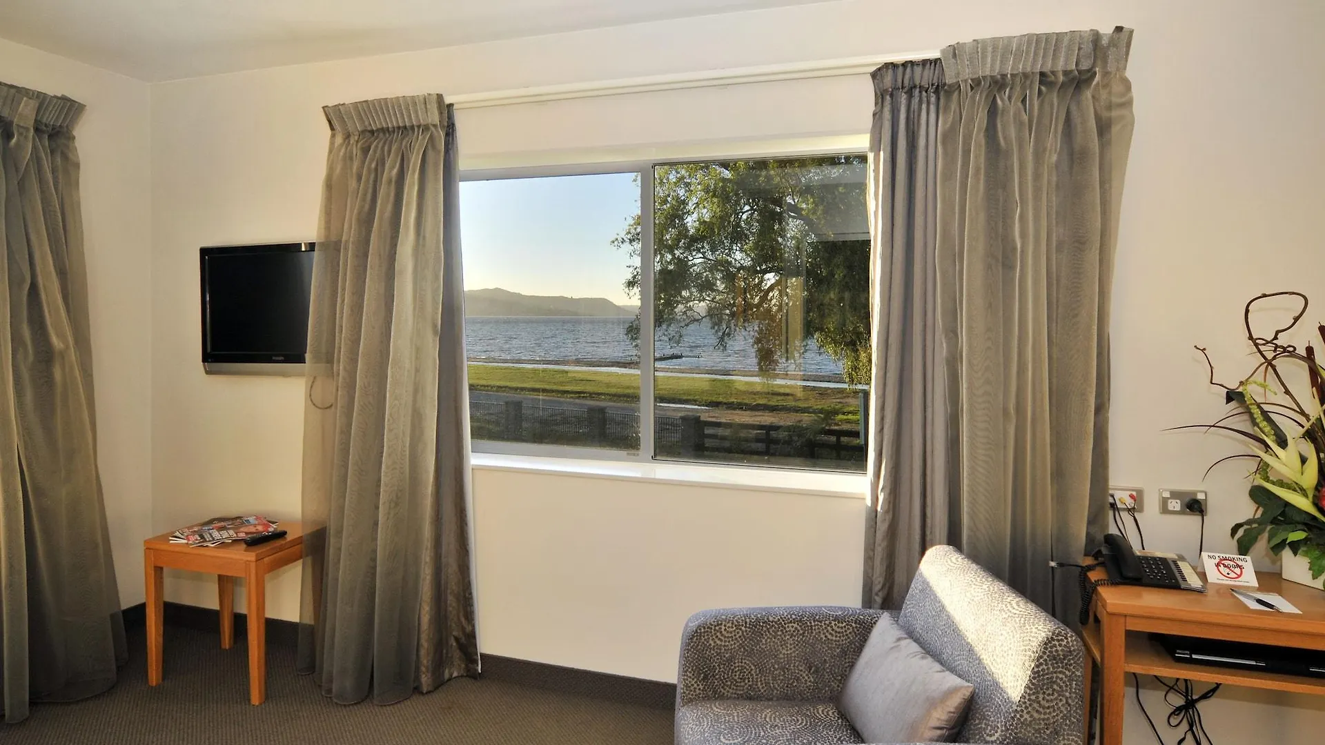 ****  Wai Ora Lakeside Spa Resort Rotorua New Zealand
